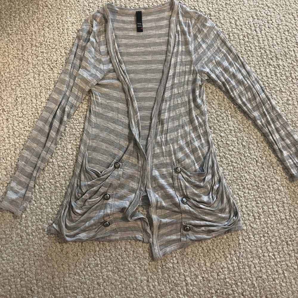 Cute light sweater!